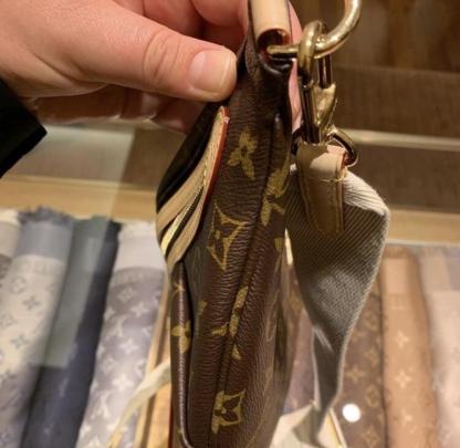 【お洒落で機能的】★LOUIS VUITTON★ショルダーバック